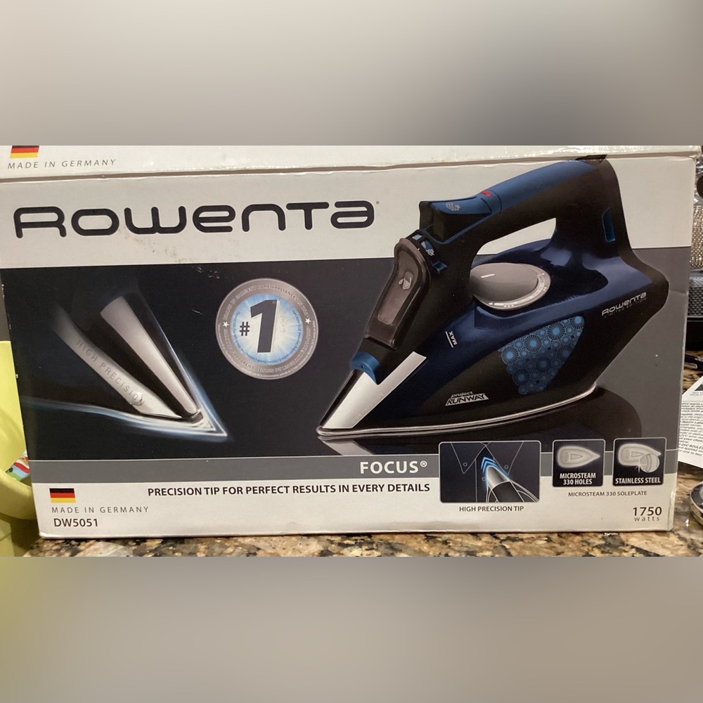 New Rowenta DW5051 Iron - Project Runway Edition - Picture 3 of 10
